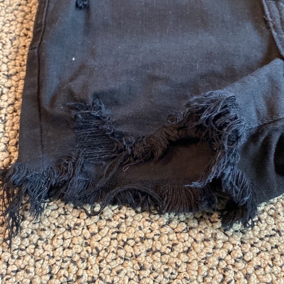 Vervet Black Distressed Stretchy Shorts Size XS in Like New Condition - Picture 2 of 10